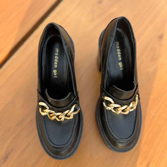 Madden Girl Black Loafers with Gold Chain - Picture 3 of 6